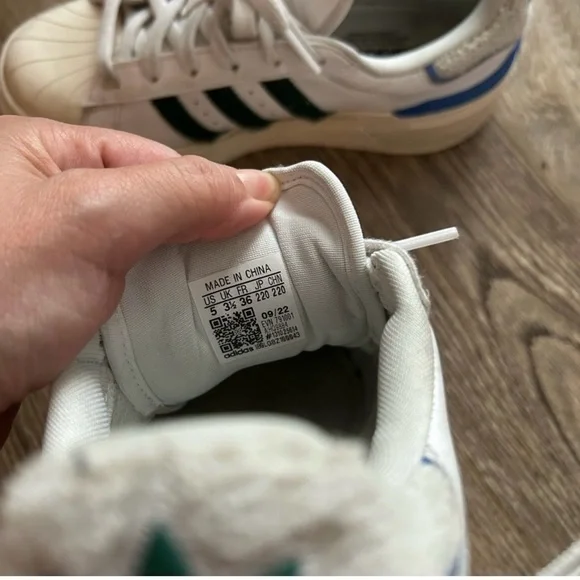 Adidas White Sneakers with Green Stripes - Picture 5 of 7